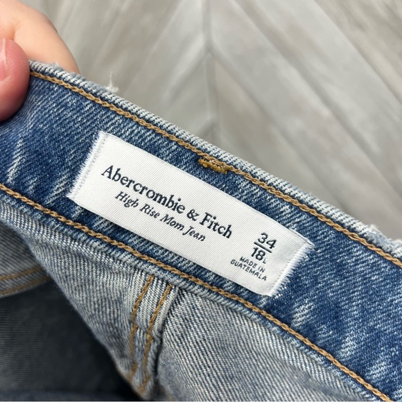 NWT Abercrombie High Rise Ripped Mom Jean Sz 18 Long - Picture 5 of 11